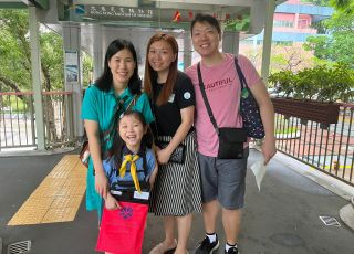 快樂小蜜蜂賣旗