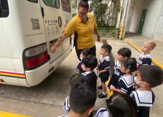 School-Bus-Visiting-2