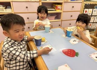 Joyful fruit day