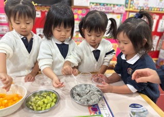 K1 Making Yogurt Fruit Cup