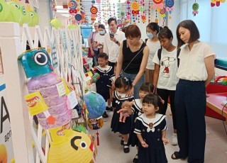 Mid-Autumn Festival Child-Parent Environmental Lantern Design Awards